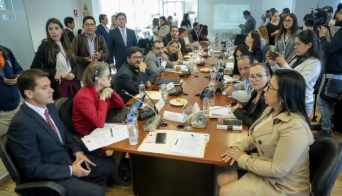 La Asamblea debate entre eliminar totalmente las pensiones vitalicias o ajustar el pago para exautoridades específicas.