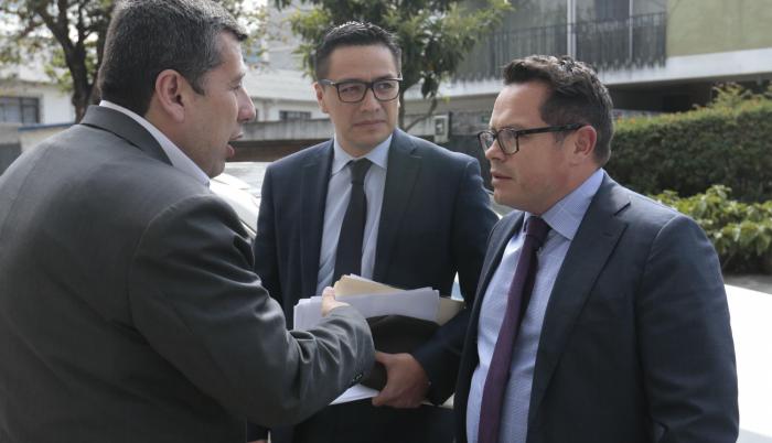 Defensa. Abogados de Pamela Martínez y Laura Terán. Ayer fueron llevadas al Centro Regional de Latacunga.