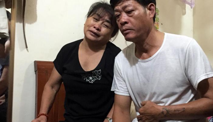 Pham Van Thin (d.) y Nguyen Thi Phong, padres de una las víctimas del camión frigorífico.