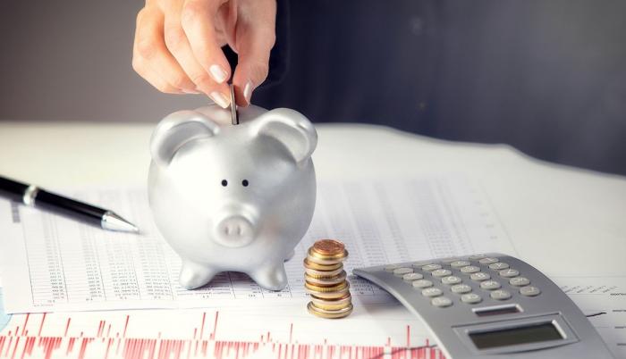 Se recomienda guardar un 10 % de los ingresos y para ello se puede recurrir a un débito automático de ahorro programado.