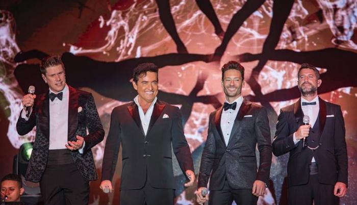 Los artistas están celebrando su aniversario número 15 y su décimo álbum de estudio.