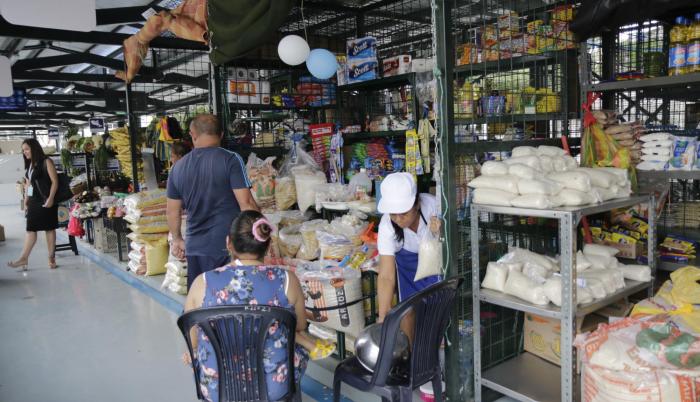 Algunos comerciantes manifestaron que por el bajón en la ventas les ha tocado retirarse temprano a sus casas y con poco dinero en los bolsillos.