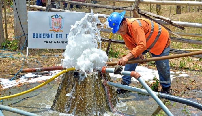 Uno de los pozo en mantenimiento.