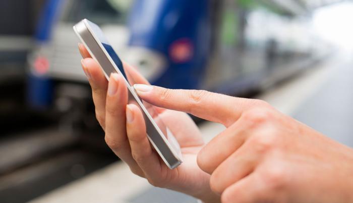 El proyecto de Ley de Crecimiento Económico busca cobrar 10 % de Impuesto al Consumo Especial (ICE) a los planes pospago de celulares.