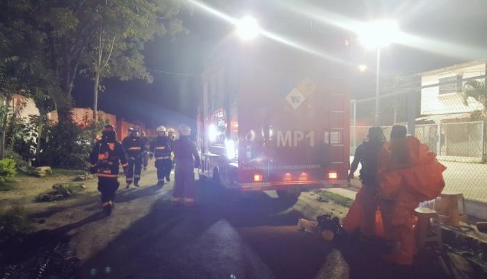 El Cuerpo de Bomberos solicitó a los moradores del sector que se mantengan alejados del lugar.