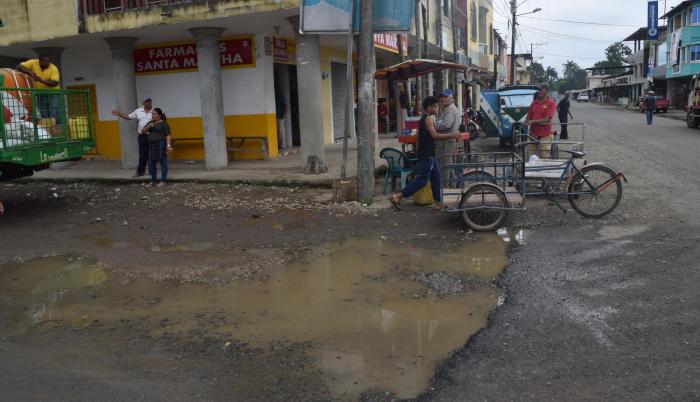 Vialidad. Baches y vías en mal estado se pueden observar en Santa María.