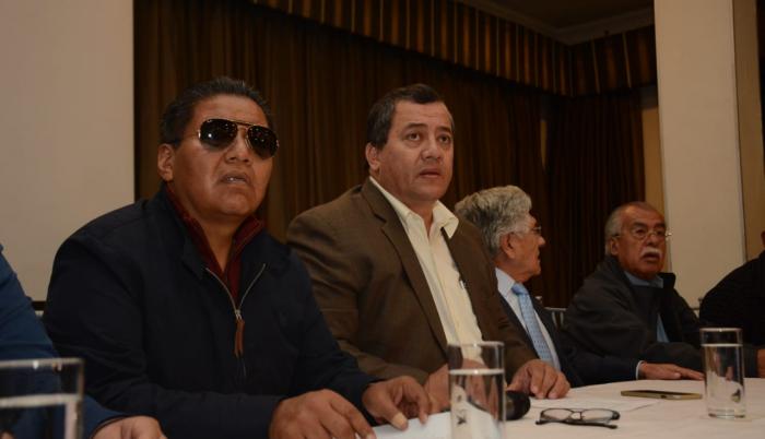 Abel Gómez (c), rechazó contundentemente los actos vandálicos.