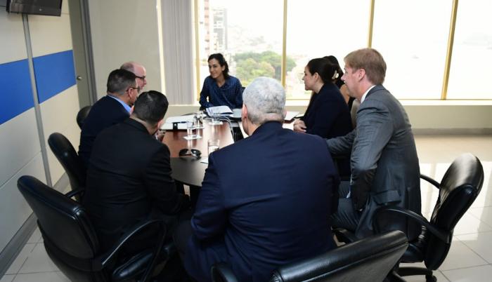 Autoridades de las Aduana de Ecuador y Estados Unidos durante la reunión del martes 22 de octubre de 2019.