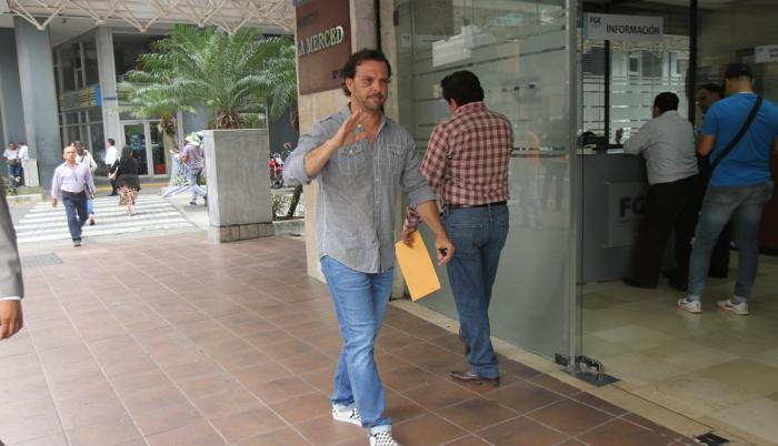 Álvaro Esteban, víctima del hecho, acudió a la Fiscalía de La Merced, en el centro de la urbe.
