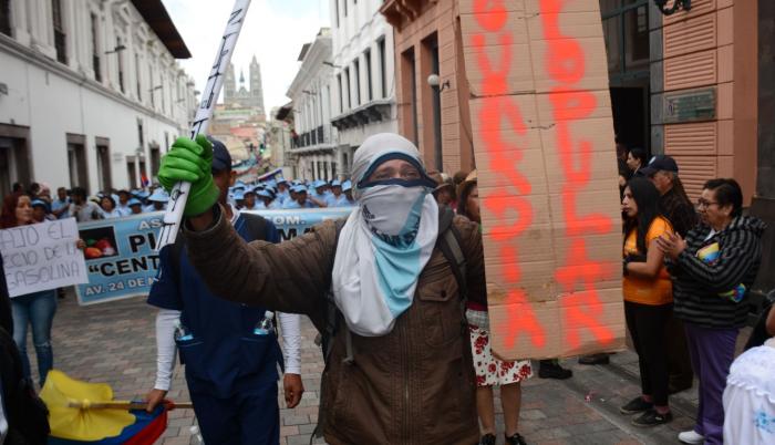 Ocurrió durante el desfile de los mercados, en el Centro de Quito.