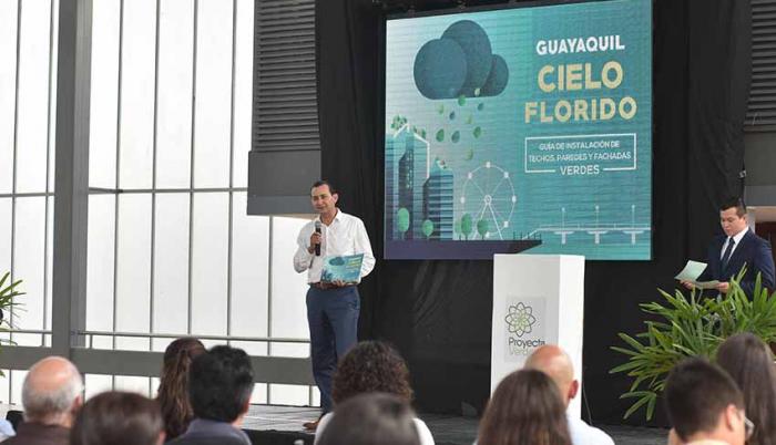Durante la presentación, realizada en el Centro de Convenciones, se explicó que el documento consta de siete capítulos donde propone diseños.