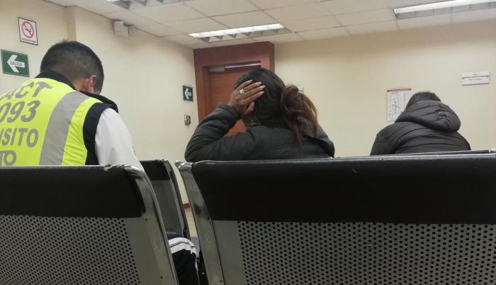 Las agentes acudieron a la audiencia donde se determinó la sentencia a su agresora; ella intentó convencer al juez, pero no se le hizo.