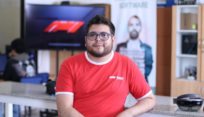 Francisco estudió Computer Game Engineering en Inglaterra.
