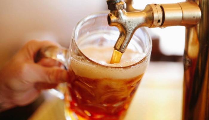 El consumo de cerveza ayuda a verse más joven, pero siempre que se beba con moderación.