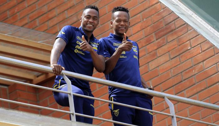 Los hermanos Renato y Romario Ibarra, quienes conformarían la ofensiva en el cotejo del jueves ante Estados Unidos.