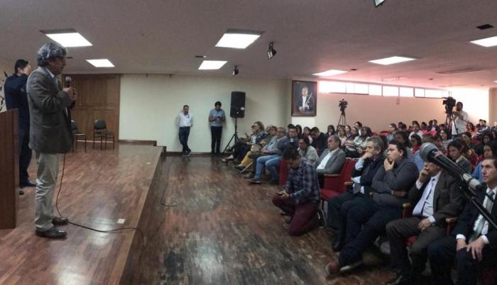 A la cita también asistieron docentes quienes resaltaron la importancia de la corresponsabilidad y intercambiaron opiniones con las autoridades sobre este tema.