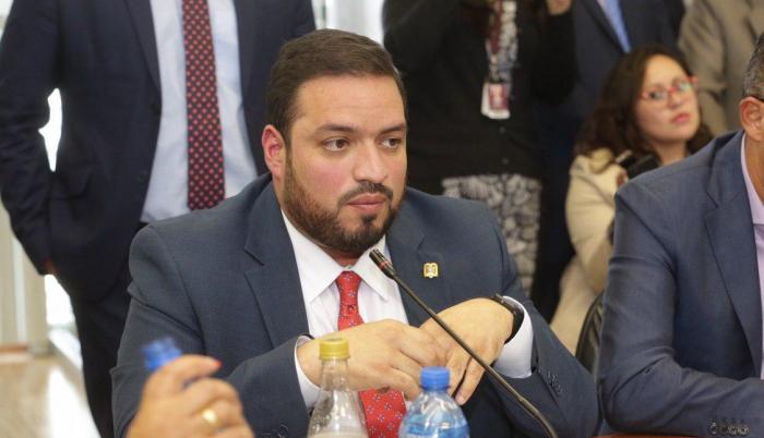 El ministro de Trabajo, Andrés Madero, dice que las desvinculaciones del sector privado son contratos ocasionales que han terminado.