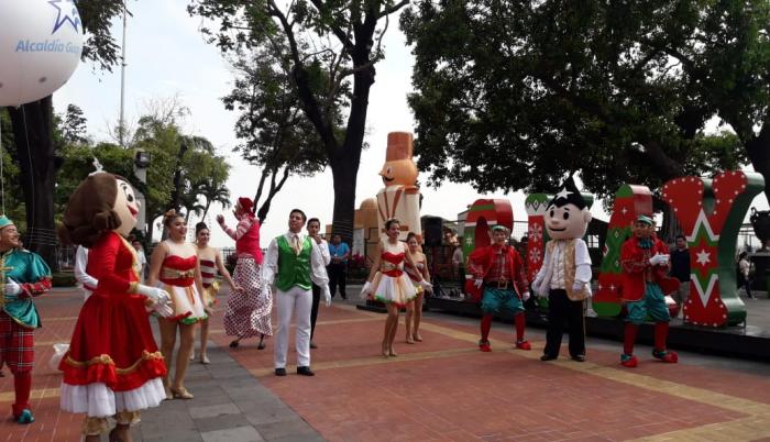 Desde las 16:00 del 30 de noviembre desfilarán los globos gigantes por la avenida Quito y Cuenca, en el centro de Guayaquil.
