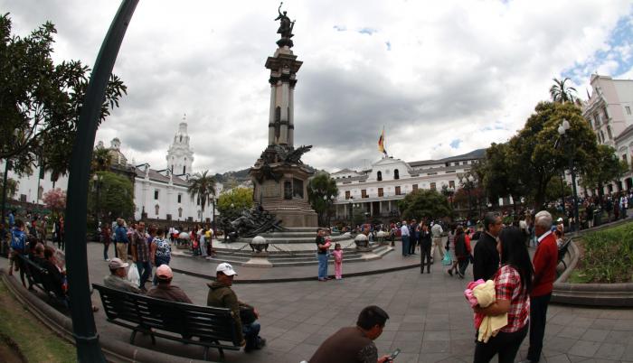 Cuatro días de feriado y los ecuatorianos aún esperan que el Gobierno Nacional y el movimiento indígena se pongan de acuerdo en la redacción de un nuevo decreto sobre los nuevos precios de la gasolina.