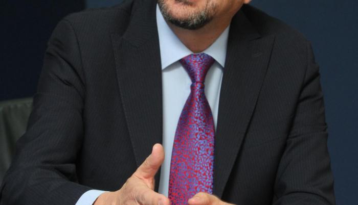 Es el procurador general del Estado. Doctor en Jurisprudencia y máster en Relaciones Internacionales con mención en Derecho Internacional. Exdecano de la Facultad de Jurisprudencia de la Pontificia Universidad Católica del Ecuador. Es miembro del Comité J