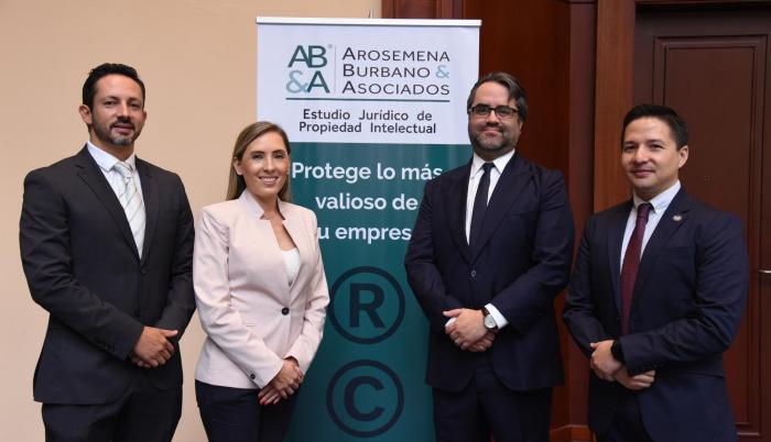 Los expertos que participaron en el seminario que congregó a importantes ejecutivos de las empresas locales.
