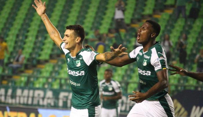 El jugador salió del estadio y sus compañeros se habían ido, le tocó pedir un ‘aventón’.
