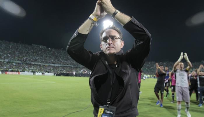 A pesar de lo sucedido, Deller felicitó a Emelec por sus 90 años de fundación.