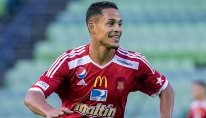 El venezolano Edwuin Pernía ha militado en el Caracas FC de Venezuela y el Deportes Iquique, de Chile.