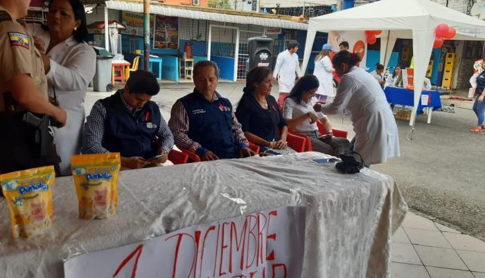 Las autoridades de salud y de policía acudieron al evento coordinado por el comisario Mario Arévalo.