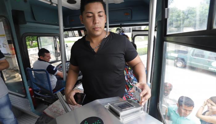 A partir del mes de abril, el pasaje de los buses de la Espol se cobrará a través del carné estudiantil.