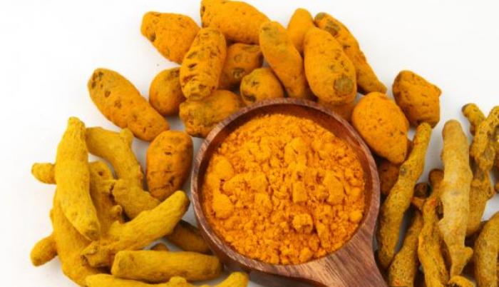 Su poder radica en que contiene ‘curcumina’, sustancia con propiedades analgésicas y antiinflamatorias.