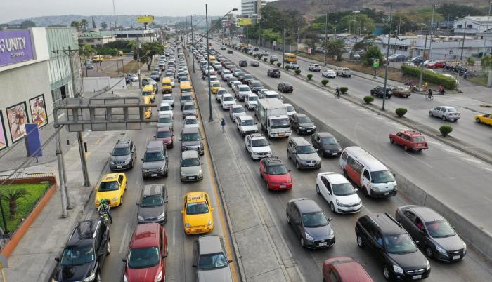Vista aérea del congestionamiento en Los Ceibos.