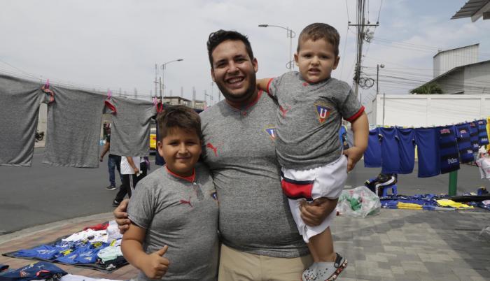 Decidieron ser hinchas del equipo albo por tradición familiar.