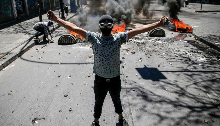Miles de ciudadanos se manifiestan en Chile en una nueva jornada de protestas este 21 de octubre.