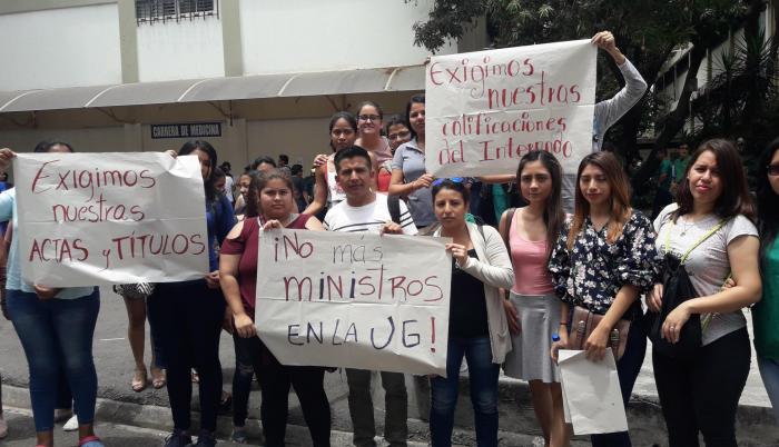 Por cuarto día consecutivo, los estudiantes llegaron para exigir que se les asiente las notas obtenidas en el internado.