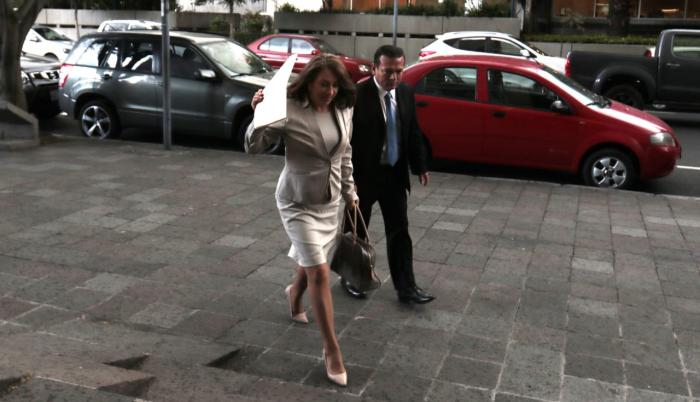 Soledad Buendía a su llegada a la Fiscalía. La asambleísta es una de las seis personas citadas por la Fiscalía para rendir versión en este caso.