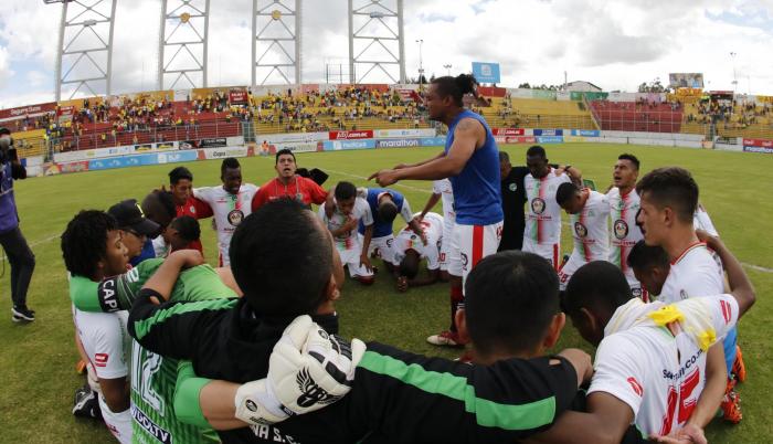 En 2018 se definió por repechaje. Aunque el contexto es diferente, ya que no hubo un campeón ecuatoriano a nivel internacional, Aucas (octavo de la Serie A) y Mushuc Runa (campeón de la Serie B) disputaron el año anterior un repechaje para definir el cuar