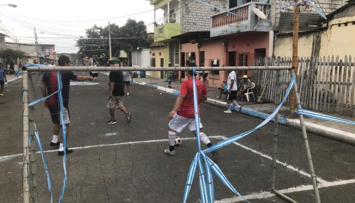 El feriado también es la oportunidad para que los barrios organicen los eventos programados por las festividades octubrinas, postergados por el paro nacional reciente.
