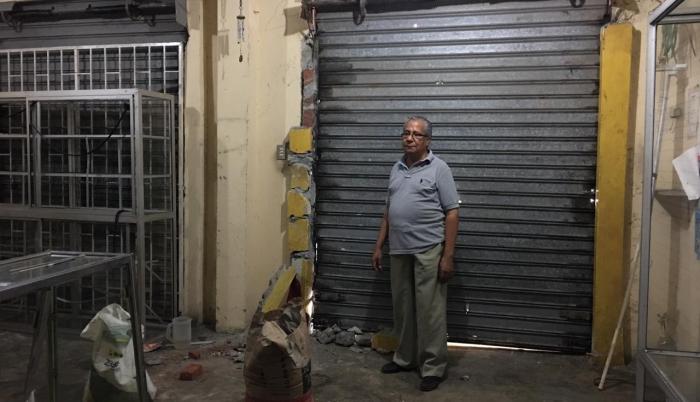 Desesperanza. Rosendo tiene ocho días sin trabajar y tiene miedo de volver a abrir su negocio.