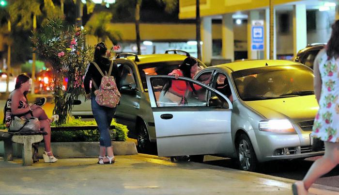 Las prostitutas son algunos de los personajes con quienes los taxistas suelen tener anécdotas.