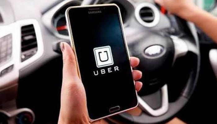 Uber emitió un comunicado en el que planteó la necesidad de diferenciar el servicio de transporte por aplicación de el de transporte público.