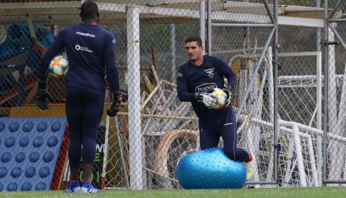 Jorge Pinos, arquero de Independiente del Valle, ya se entrena con la selección.