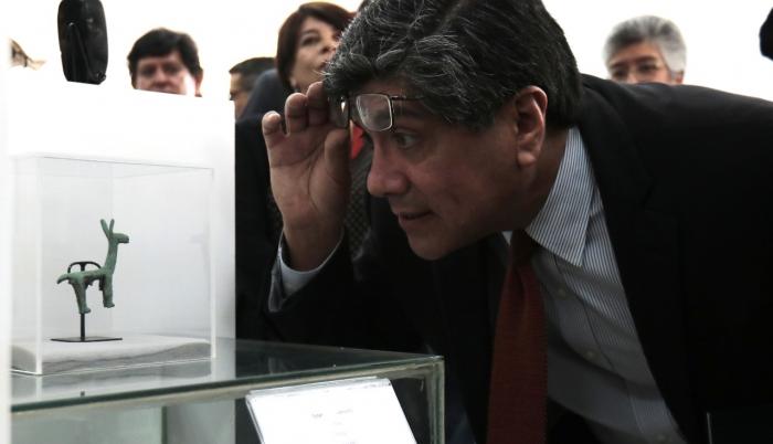 Canciller José Valencia dió a conocer las piezas arquelogicas recuperadas en Alemania.