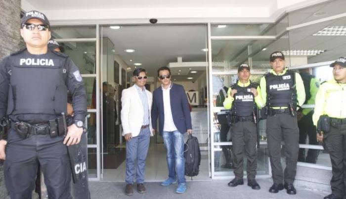 La semana pasada, la pareja llegó a la Corte Constitucional para recibir una respuesta; pero la entidad no emitió una resolución.