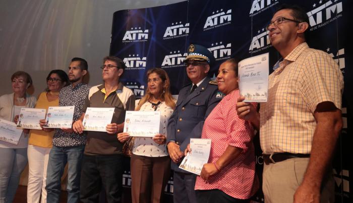 Los conductores fueron reconocidos con diplomas.