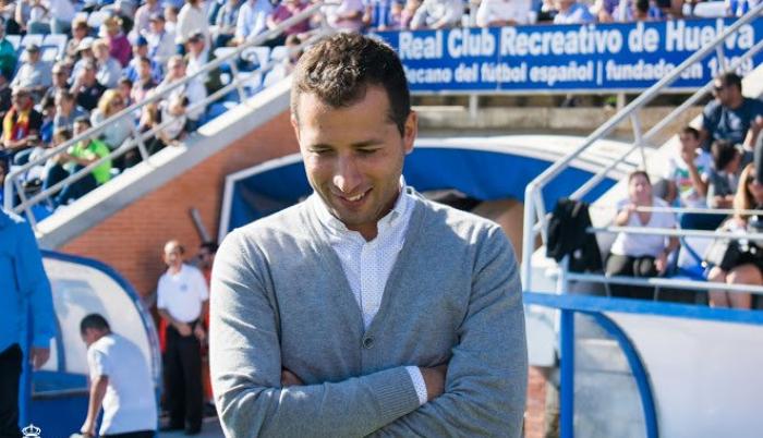 El entrenador español Ángel López asumirá el comando técnico del Delfín en reemplazo del argentino Fabián Bustos.