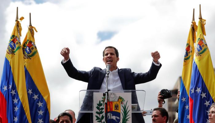 El presidente de Estados Unidos, Donald Trump, anunció este miércoles que reconoce a Juan Guaidó, como presidente legítimo del país suramericano, un paso con el que busca aumentar la presión contra el Gobierno de Nicolás Maduro.