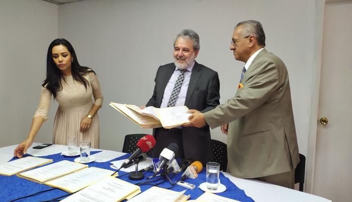 Luis Verdesoto, vocal del CNE, tiene documentos sobre la información de los supuestos aportes irregulares a las campañas de Alianza PAIS.