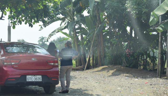 Funcionarios llegaron a la casa donde vivía la niña fallecida y la encontraron cerrada.
