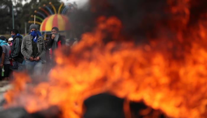 Referencial. El joven habría impedido el paso de un vehículo y este le pasó por encima.